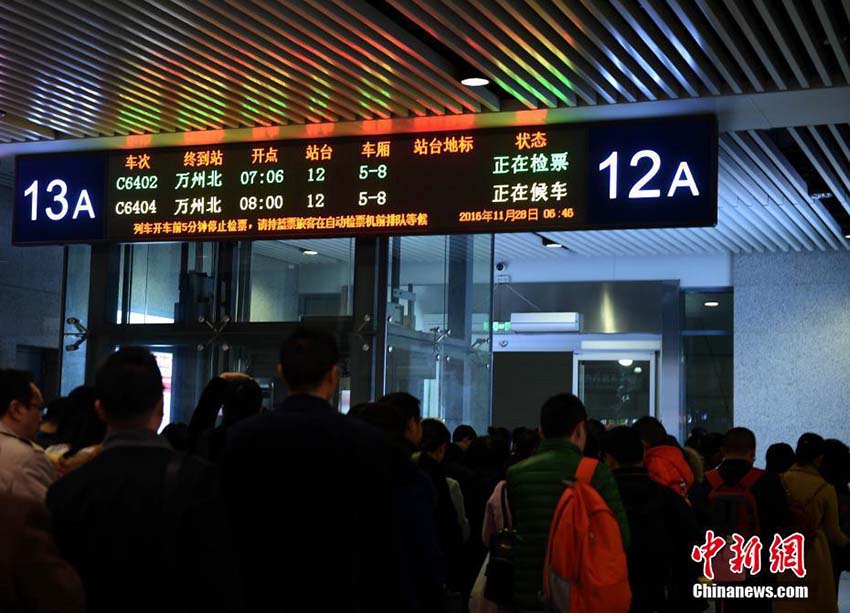 Trem-bala passa pela regi?o das Três Gargantas