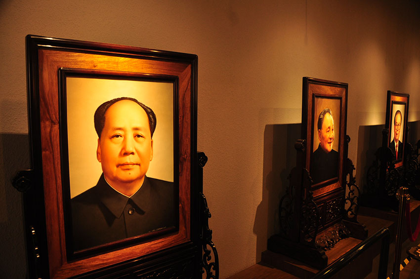 Jornalistas estrangeiros visitam Centro de Pesquisa de Pintura em Porcelana de Jiangxi