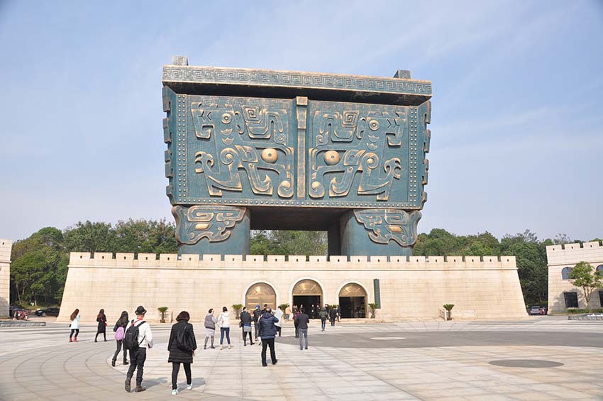 Jornalistas estrangeiros visitam Centro de Pesquisa de Pintura em Porcelana de Jiangxi