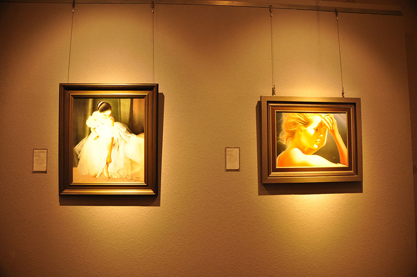 Jornalistas estrangeiros visitam Centro de Pesquisa de Pintura em Porcelana de Jiangxi