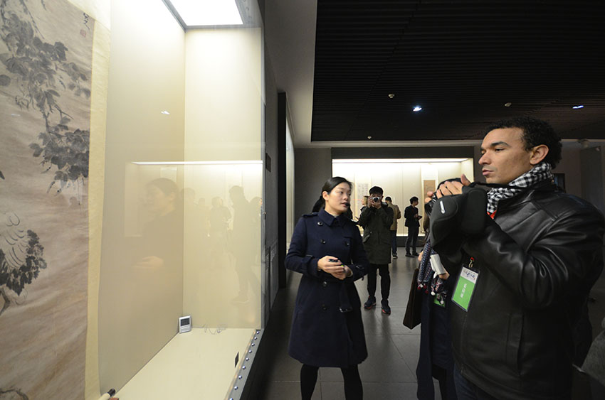 Jornalistas estrangeiros em visita ao pavilh?o em memória de Badashanren