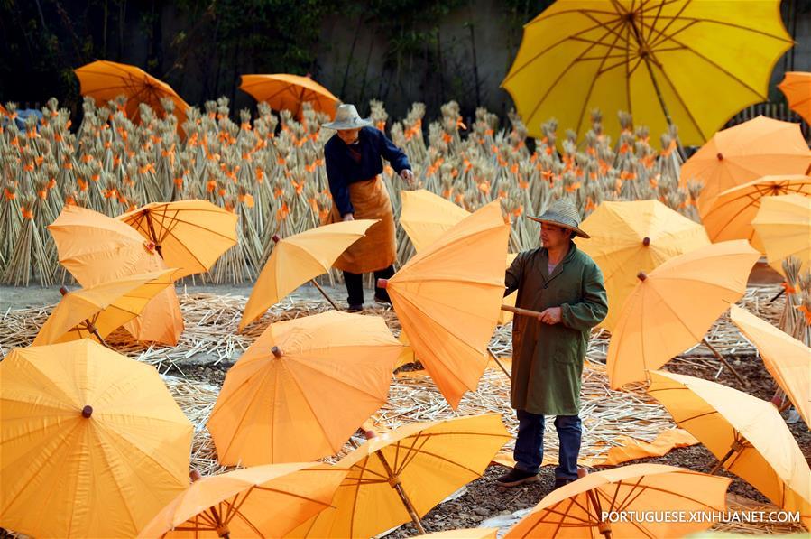Guarda-chuvas tradicionais feitos em Anhui
