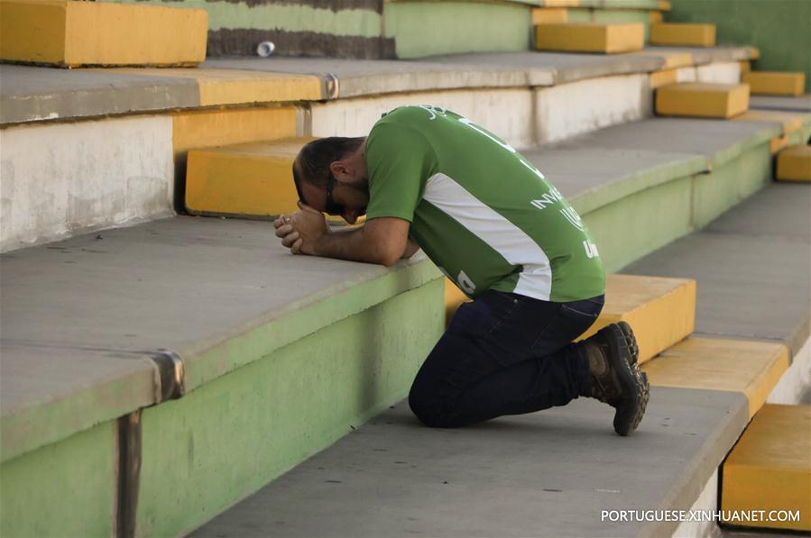 Torcedores da Chapecoense vivem angústia após queda do avi?o