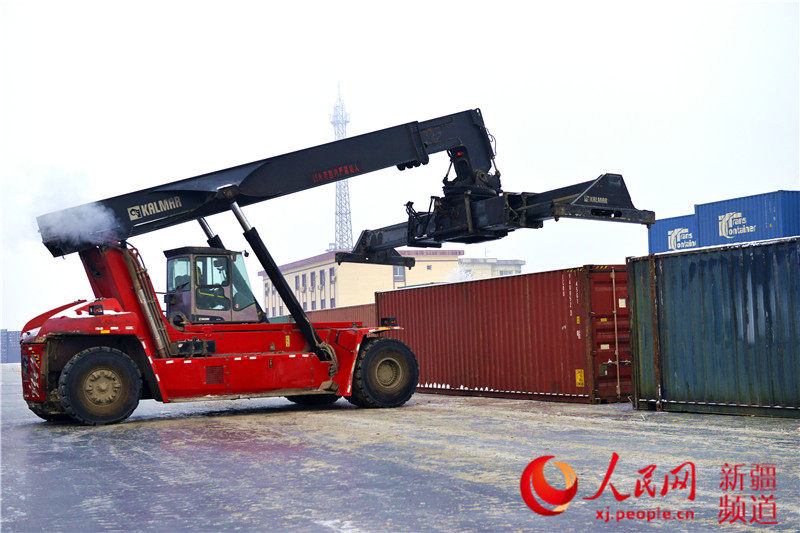 Xinjiang lan?a servi?o de trem de cargas diário à ásia Central