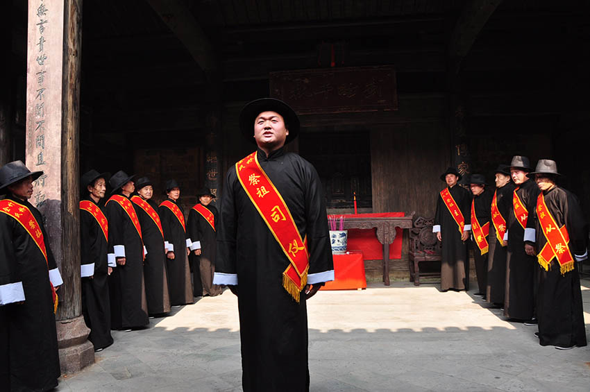 Jornalistas estrangeiros em visita à aldeia histórica de Zhuqiao