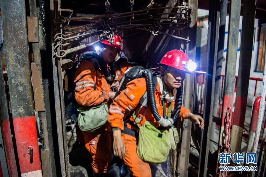 Explos?o mata 32 pessoas em mina de carv?o no norte da China