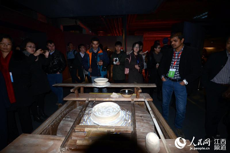 Porcelana, uma linguagem universal que dispensa tradu??o