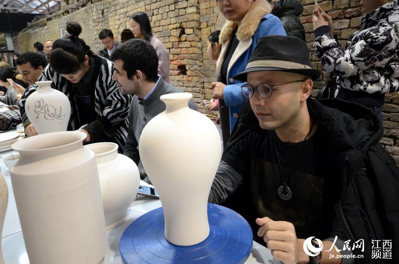 Porcelana, uma linguagem universal que dispensa tradu??o