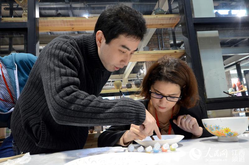 Porcelana, uma linguagem universal que dispensa tradu??o