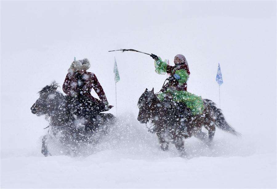 Atividades de inverno come?am em Kanas do noroeste da China