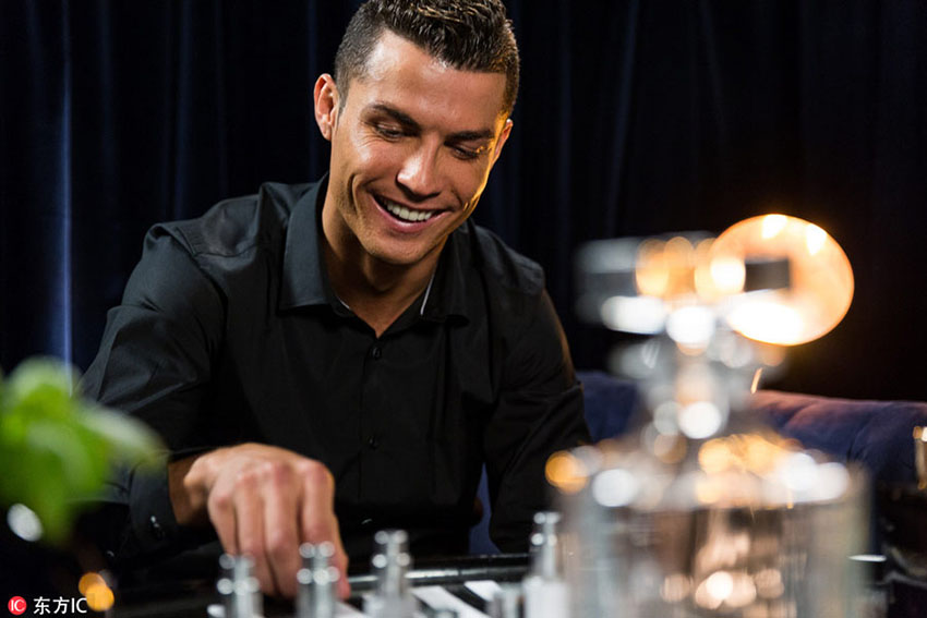 Cristiano Ronaldo lan?a perfume