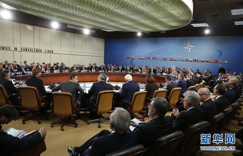 Chanceleres da OTAN chegam a consensos em rela??o ao fortalecimento de parcerias com UE