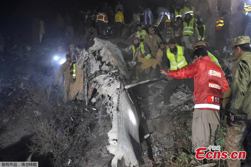 Queda de avi?o no Paquist?o n?o deixa sobreviventes