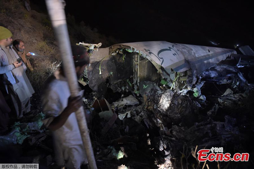 Queda de avi?o no Paquist?o n?o deixa sobreviventes