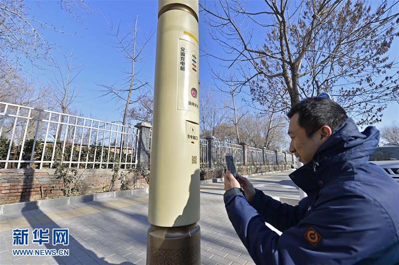 Beijing tem novos candeeiros de rua que permitem acesso à Internet e carregamento para automóveis elétricos