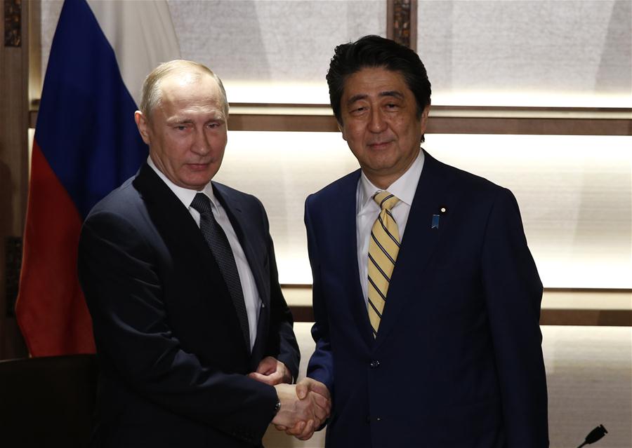 Putin e Abe reunidos para debater disputa territorial e coopera??o econ?mica