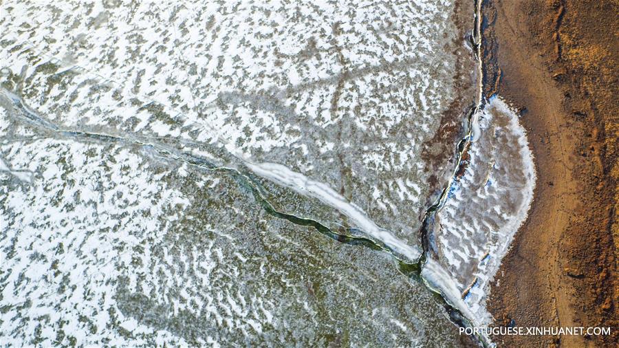 Paisagem do pantano em Maqu de Gansu