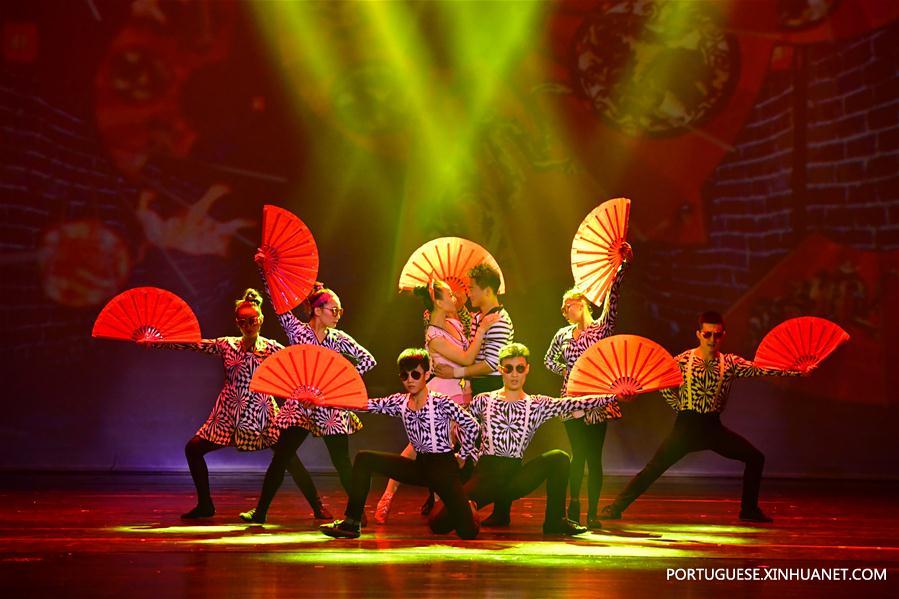Luoyang realiza 3o Festival de Arte Acrobática da China