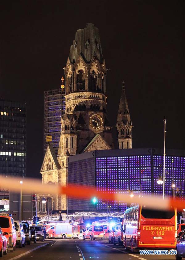 Caminh?o abalroa multid?o em Berlim e deixa nove mortos e mais de 50 feridos