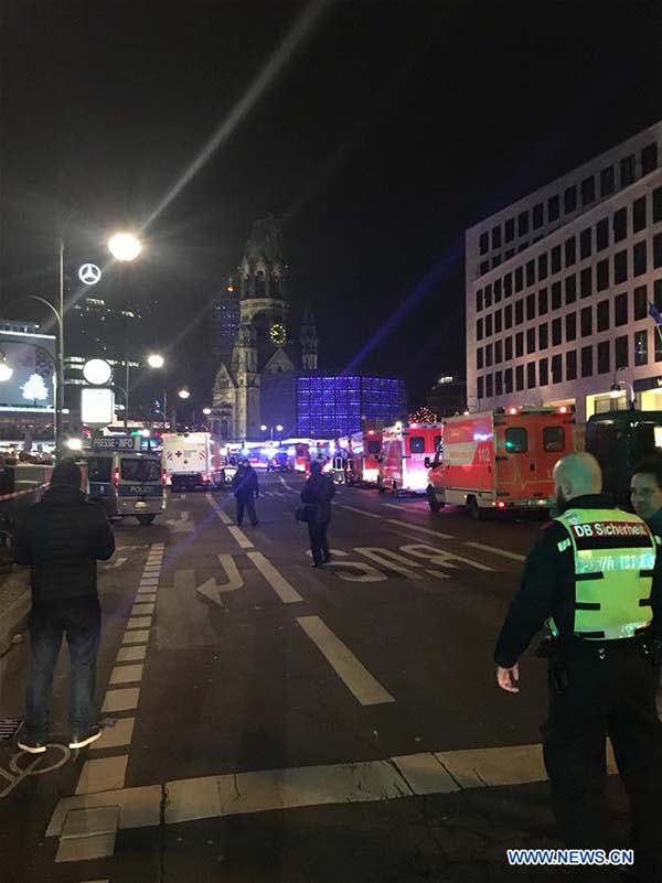 Caminh?o abalroa multid?o em Berlim e deixa nove mortos e mais de 50 feridos