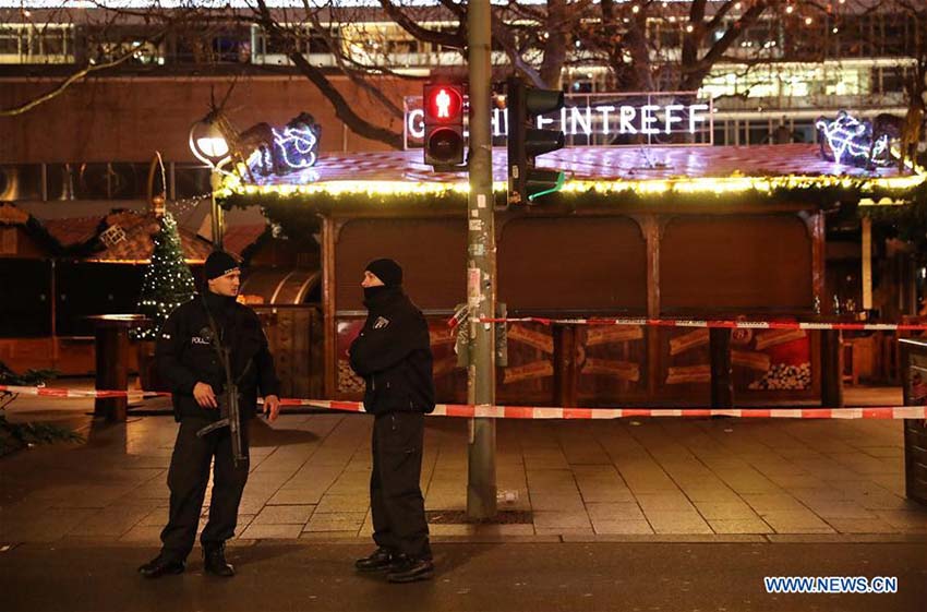 Caminh?o abalroa multid?o em Berlim e deixa nove mortos e mais de 50 feridos