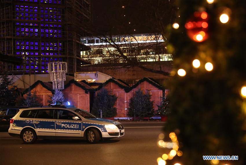 Caminh?o abalroa multid?o em Berlim e deixa nove mortos e mais de 50 feridos