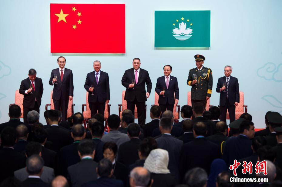 Macau celebra o 17o aniversário do retorno à China com cerim?nia de hasteamento da bandeira nacional