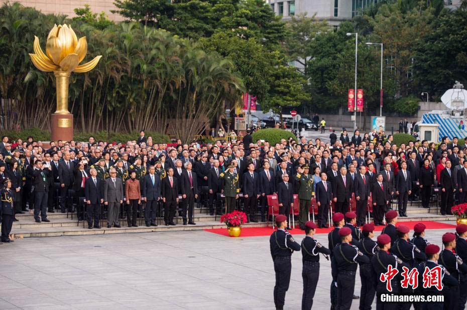 Macau celebra o 17o aniversário do retorno à China com cerim?nia de hasteamento da bandeira nacional