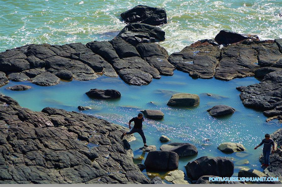 Paisagem do parque do vulc?o costeiro na província de Fujian