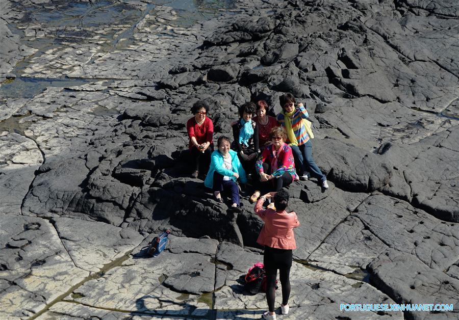 Paisagem do parque do vulc?o costeiro na província de Fujian