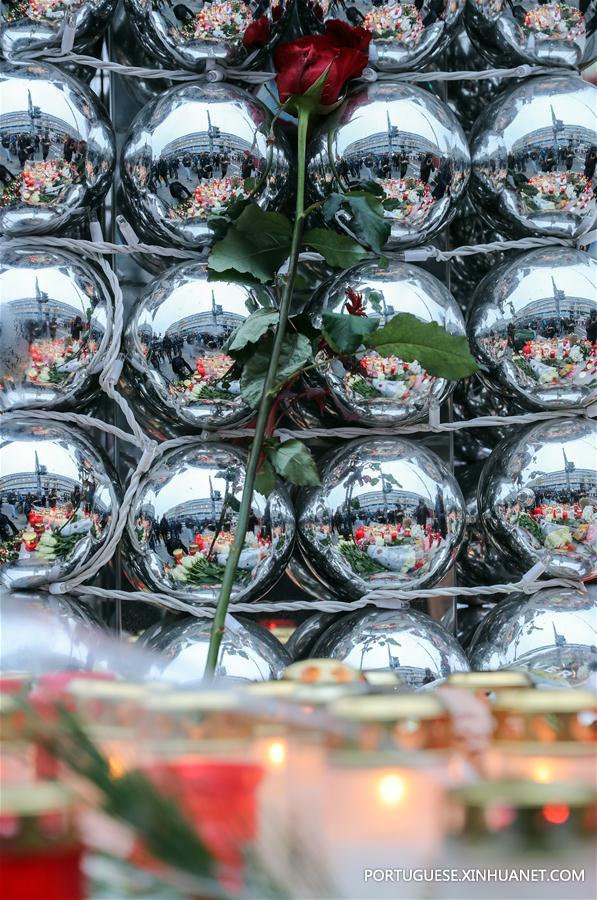 Centenas prestam homenagem às vítimas do ataque em Berlim