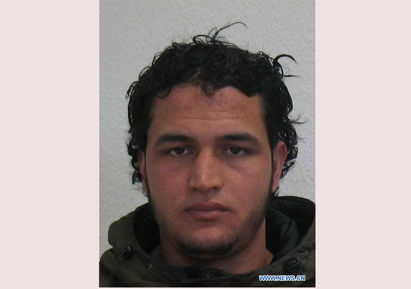 Polícia alem? em busca do suspeito do atentado