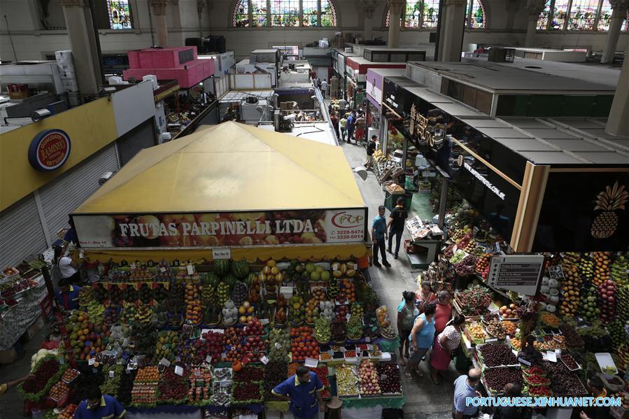 Compras de Natal lotam comércio em S?o Paulo