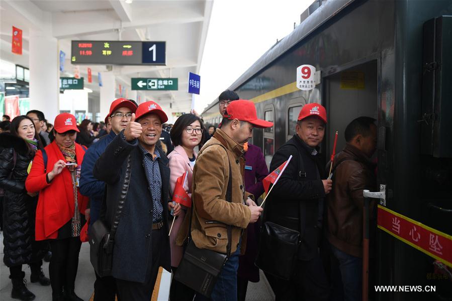 Nova se??o da linha ferroviária Lanzhou-Chongqing entra em opera??o