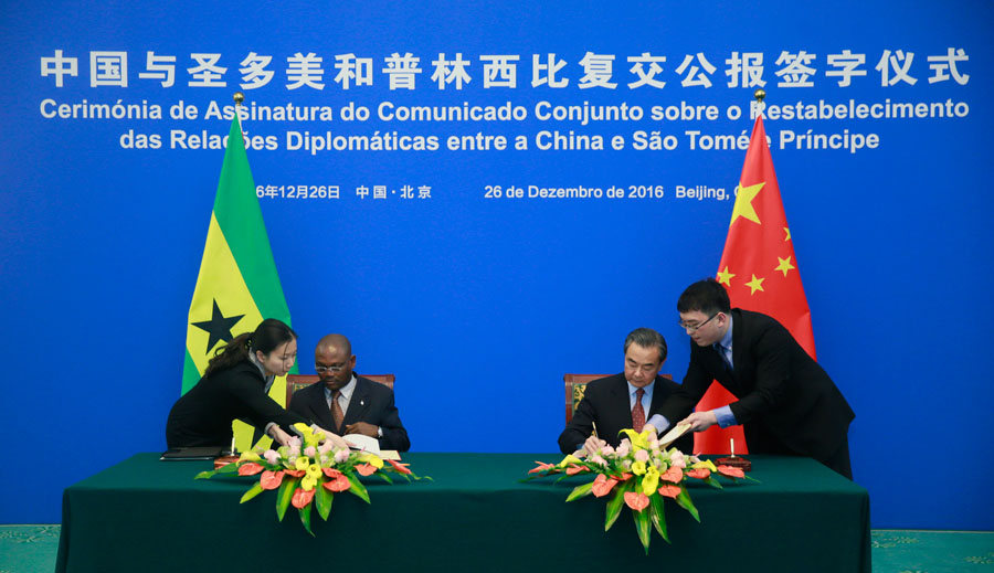 Wang Yi se reúne com o ministro das Rela??es Exteriores de S?o Tomé e Príncipe