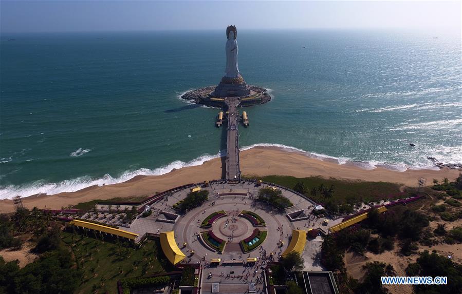 Estátua budista atrai milhares de visitantes em Hainan