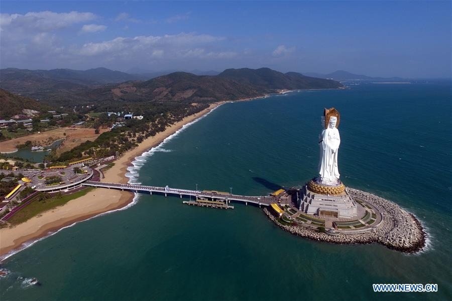 Estátua budista atrai milhares de visitantes em Hainan