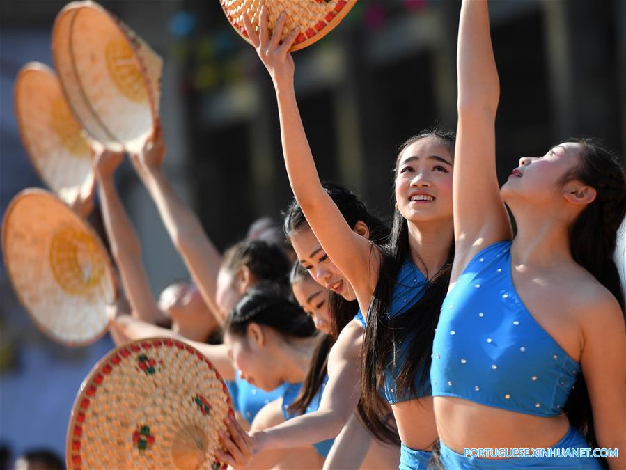 Celebra??o é realizada para colheita de laranjas kinkan em Guangxi