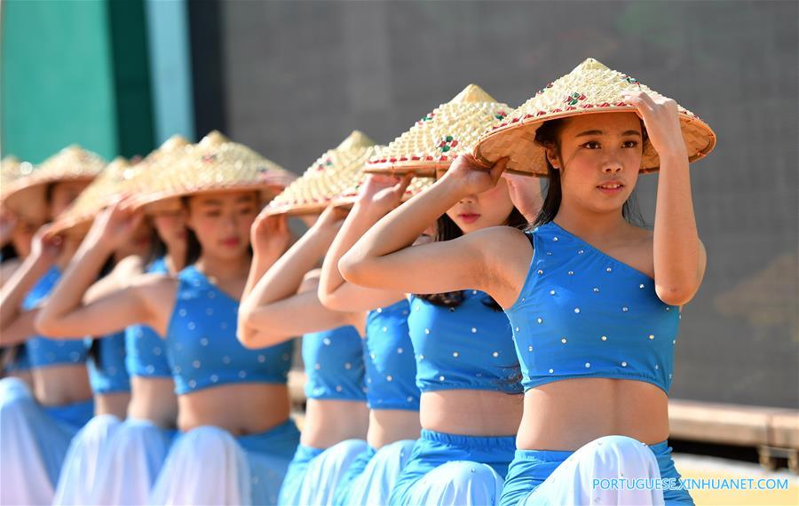 Celebra??o é realizada para colheita de laranjas kinkan em Guangxi