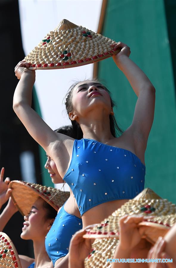 Celebra??o é realizada para colheita de laranjas kinkan em Guangxi