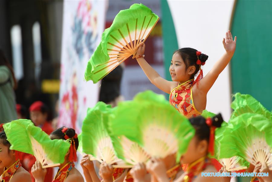 Celebra??o é realizada para colheita de laranjas kinkan em Guangxi