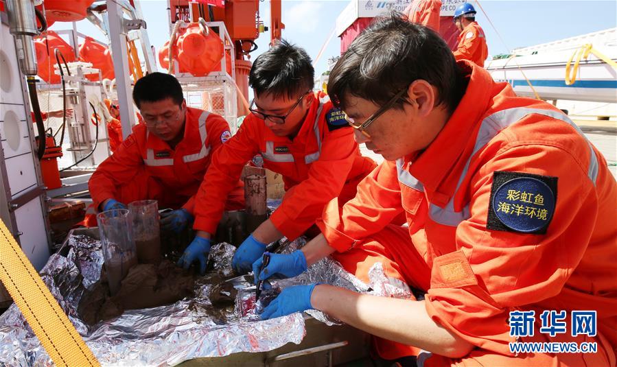 Submarinos chineses n?o tripulados descem a 10 mil metros