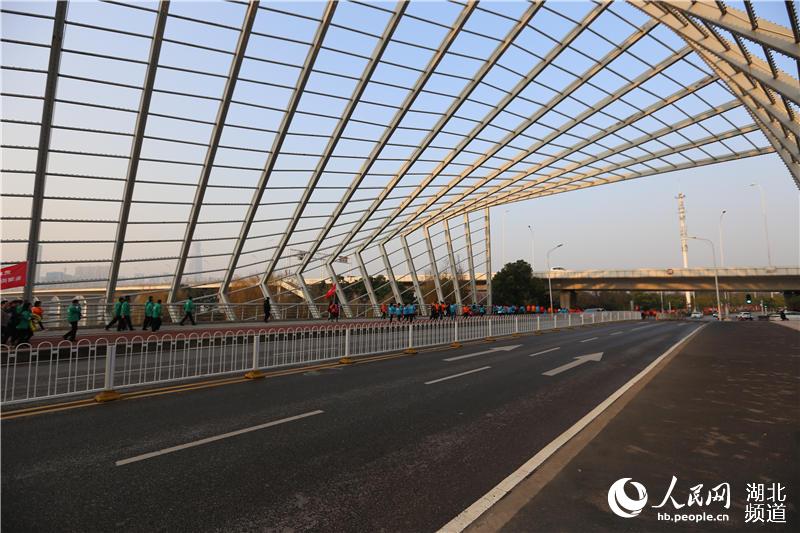 Diário do Povo Online organiza caminhada em comemora??o do seu 20o aniversário em Hubei