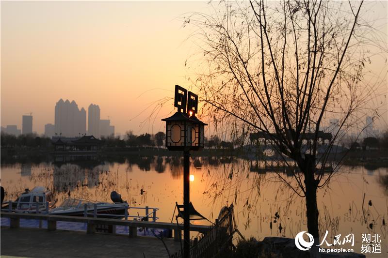 Diário do Povo Online organiza caminhada em comemora??o do seu 20o aniversário em Hubei