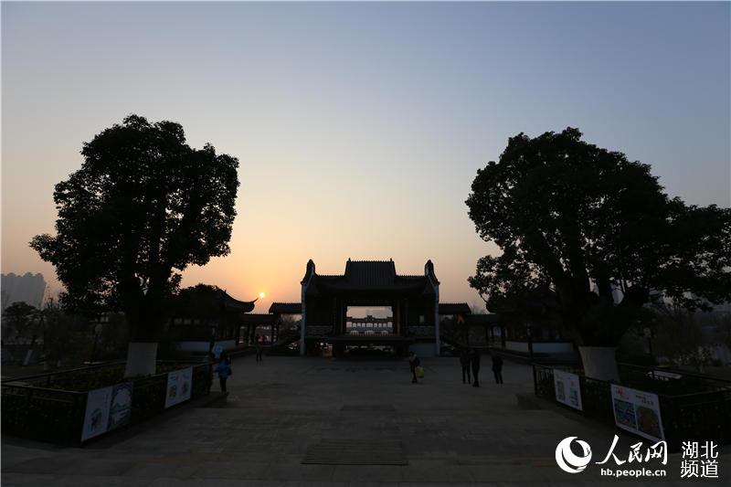 Diário do Povo Online organiza caminhada em comemora??o do seu 20o aniversário em Hubei