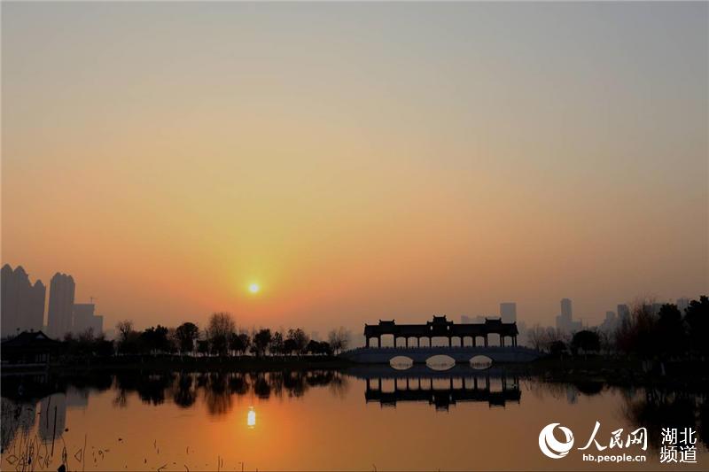 Diário do Povo Online organiza caminhada em comemora??o do seu 20o aniversário em Hubei