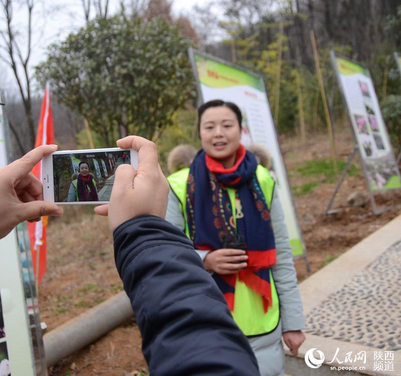 Diário do Povo Online organiza caminhada em comemora??o do seu 20o aniversário em Shaanxi