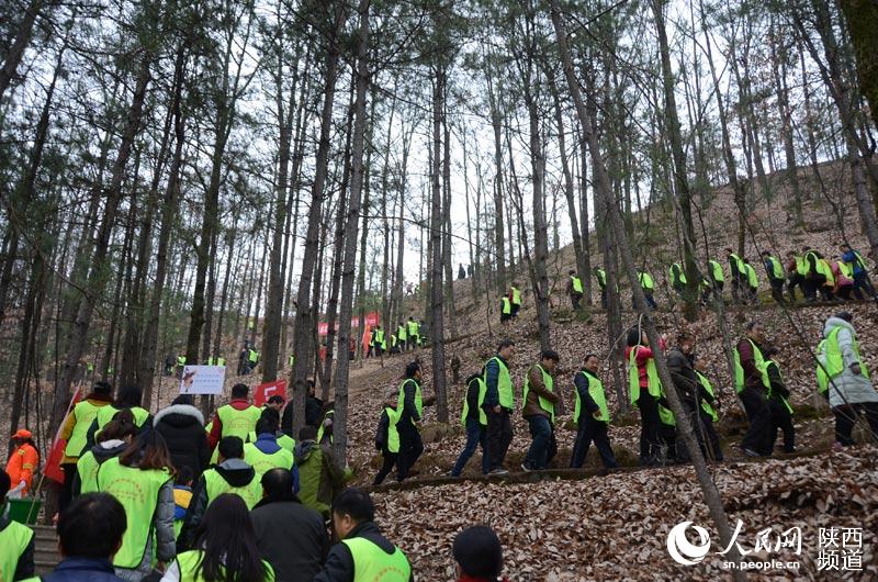 Diário do Povo Online organiza caminhada em comemora??o do seu 20o aniversário em Shaanxi