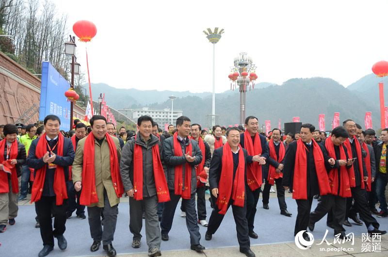 Diário do Povo Online organiza caminhada em comemora??o do seu 20o aniversário em Shaanxi