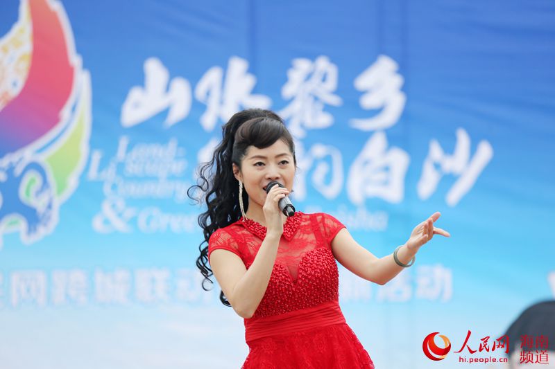 Diário do Povo Online organiza caminhada em comemora??o do seu 20o aniversário em Hainan